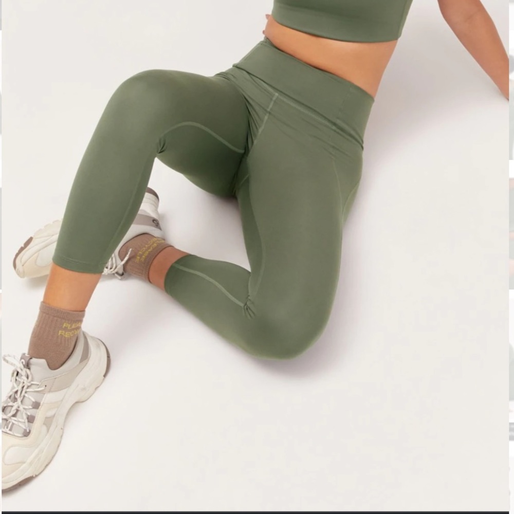 Girlfriend Compressive High-Rise Legging in Thyme